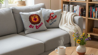 Deko-Idee: CHIO MI Löwen Kissen im Kinderzimmer – Gemütliches Accessoire für das Babyzimmer – Decorative lion pillow for nursery – Coussin décoratif lion pour chambre d'enfant.