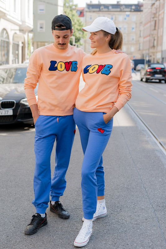 CHIO_MI_Premium_Partner Outfit_Sweatshirts and Partnerpants_-_organic_cotton_-_peach_coral with LOVE embroidery