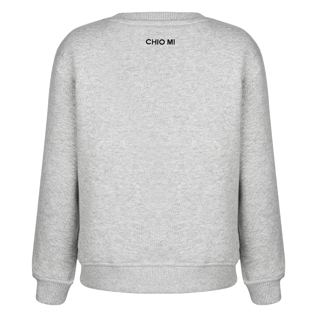 Rückansicht CHIO MI Löwe Kids Sweater: Bequeme Passform aus 100% Bio-Baumwolle – Weich und sanft zur Haut – Comfortable fit lion kids clothes – Coupe confortable en coton bio pour enfants.